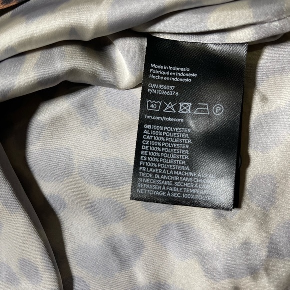 H&M Leopard Button Up Blouse - Picture 11 of 11